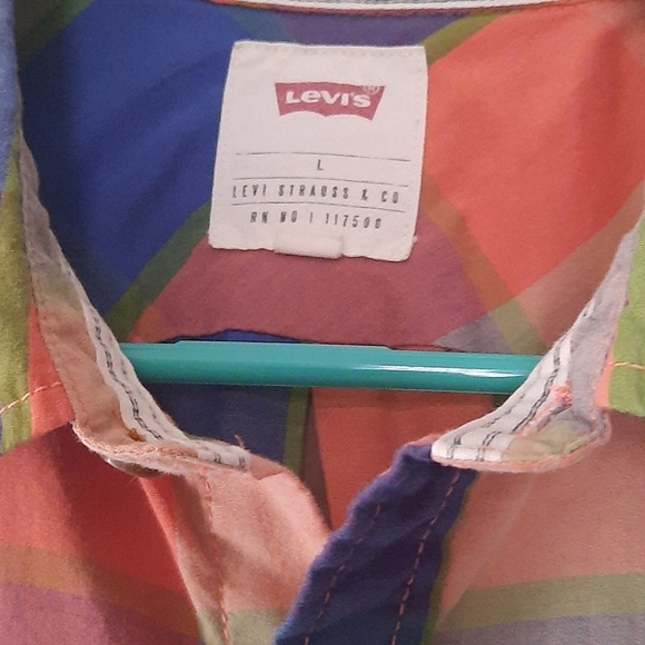 Button up shirt bundle, Levi's and Urban Pipeline - Picture 4 of 9